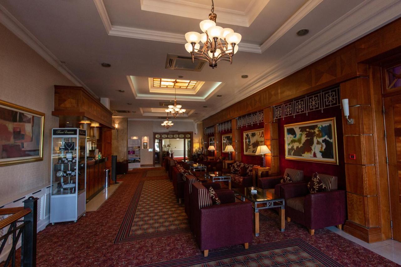 Hamlet Court Hotel Johnstown Bridge Exteriör bild